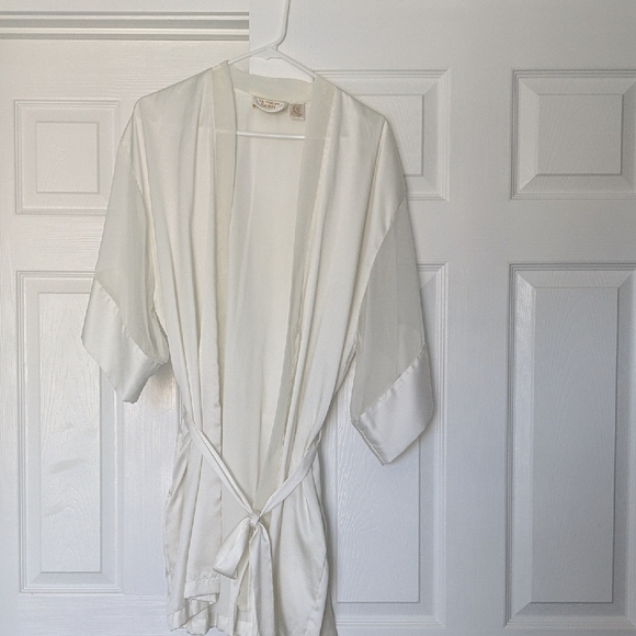 Victoria's Secret Other - Victoria's Secret Classic Cream Satin Robe